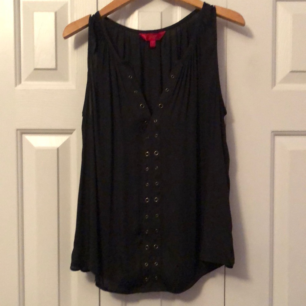 Jennifer Lopez Women’s sleeveless swing top, black, size M